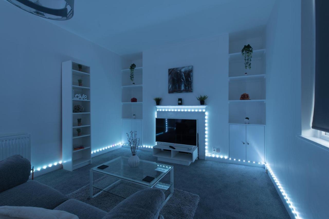 Luxe Maisonette- Parking, 4K Tvs, Leds, Local Snacks And More! Bath Exterior foto
