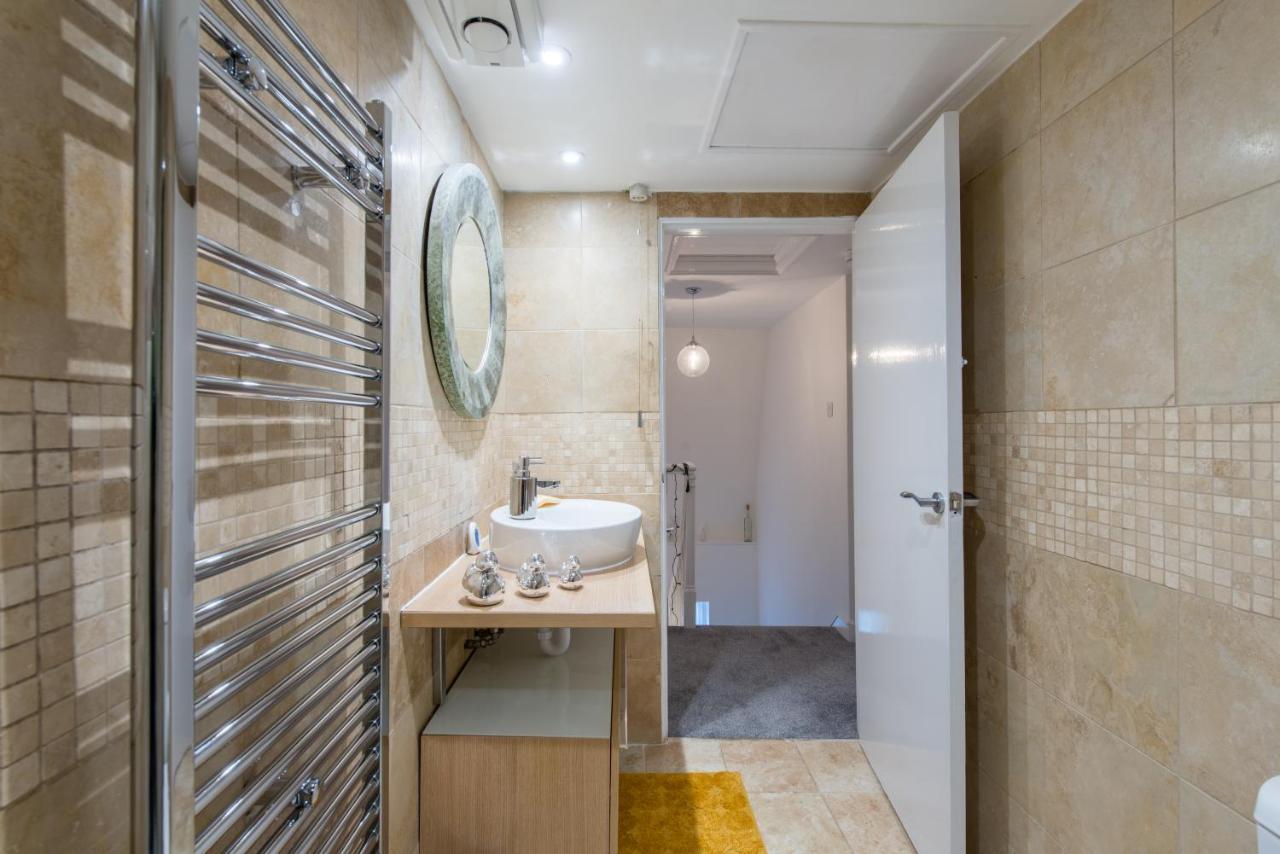 Luxe Maisonette- Parking, 4K Tvs, Leds, Local Snacks And More! Bath Exterior foto